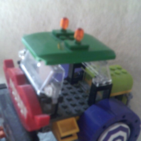 Lego JOKER Steamroller and Joker Helicopter set - Picture 12 of 12